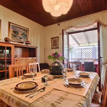 Hébergement de vacances Family Friendly House With A Swimming Pool Pjescana Uvala, Pula - 21764 *
