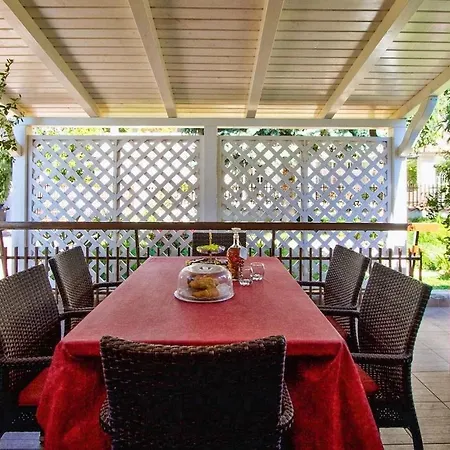 Family Friendly House With A Swimming Pool Pjescana Uvala, Pula - 21764 * Pjescana Uvala