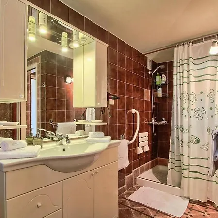 Family Friendly House With A Swimming Pool Pjescana Uvala, Pula - 21764 Holiday home *