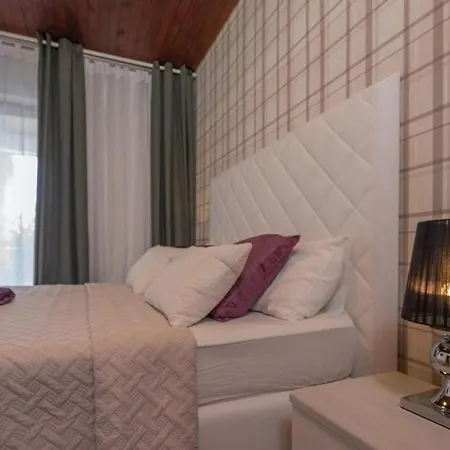 Holiday home Family Friendly House With A Swimming Pool Pjescana Uvala, Pula - 21764