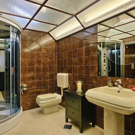 Family Friendly House With A Swimming Pool Pjescana Uvala, Pula - 21764 * Pjescana Uvala