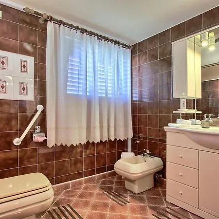 Family Friendly House With A Swimming Pool Pjescana Uvala, Pula - 21764 * Pjescana Uvala
